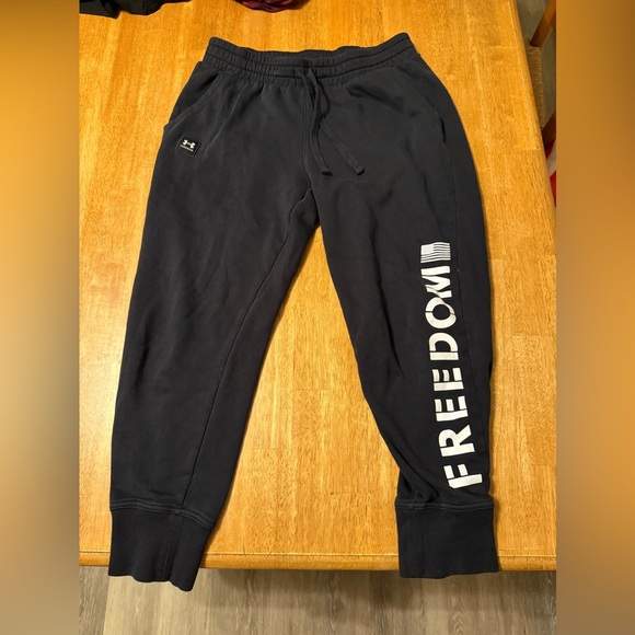Under Armour Black Joggers - Picture 1 of 3